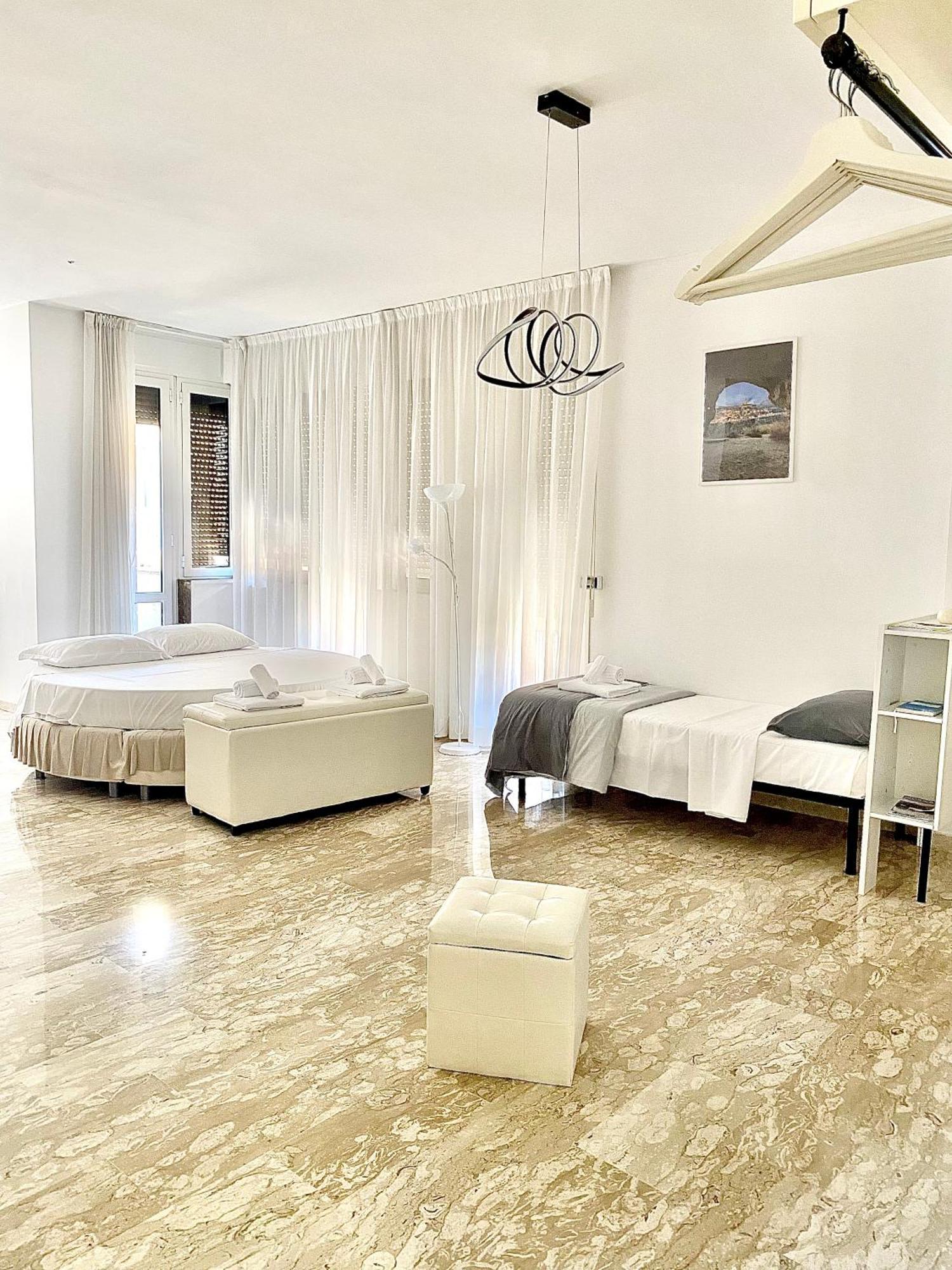 Via Del Corso Room&Suite Matera Exterior photo